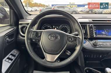 Внедорожник / Кроссовер Toyota RAV4 2017 в 