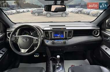Внедорожник / Кроссовер Toyota RAV4 2017 в 