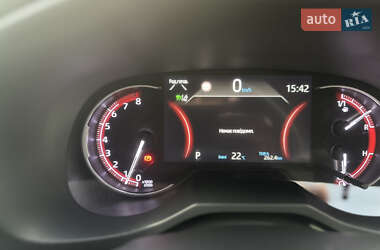 Позашляховик / Кросовер Toyota RAV4 2020 в 