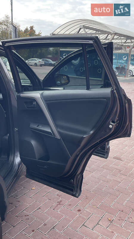 Внедорожник / Кроссовер Toyota RAV4 2016 в Ровно