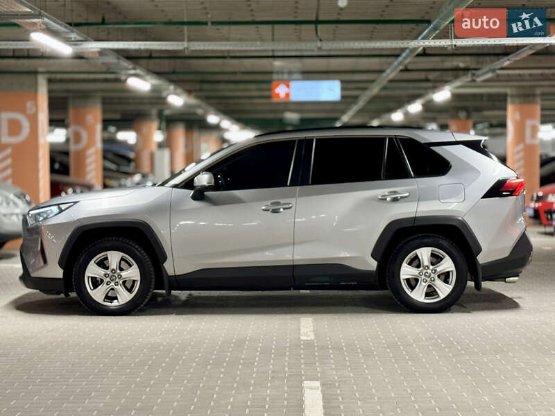 Внедорожник / Кроссовер Toyota RAV4 2019 в Киеве