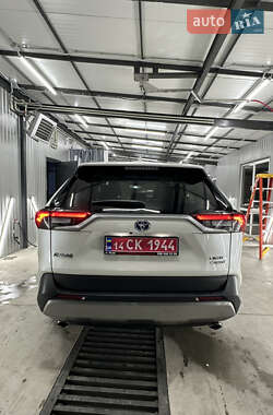 Внедорожник / Кроссовер Toyota RAV4 2022 в 