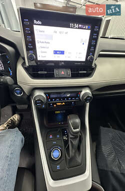 Внедорожник / Кроссовер Toyota RAV4 2022 в 