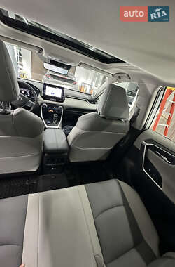 Внедорожник / Кроссовер Toyota RAV4 2022 в 