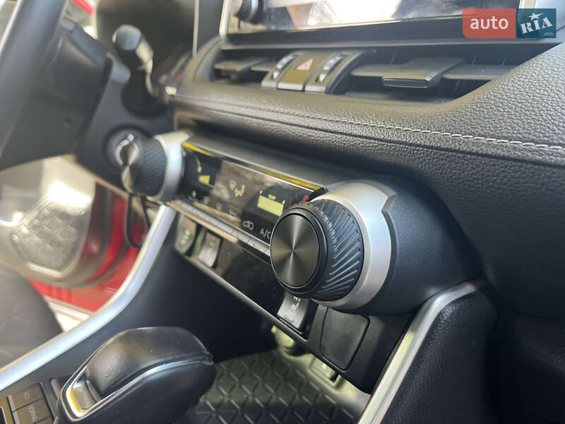 Внедорожник / Кроссовер Toyota RAV4 2020 в Софиевской Борщаговке