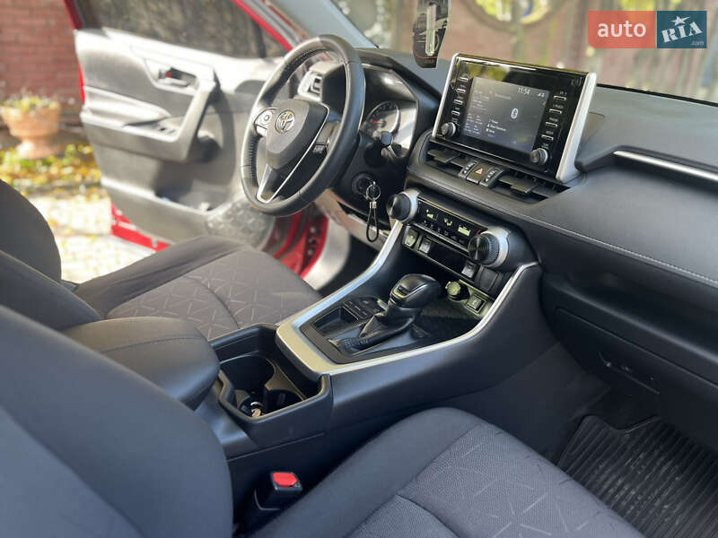 Внедорожник / Кроссовер Toyota RAV4 2020 в Софиевской Борщаговке