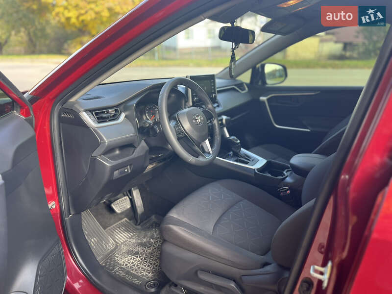 Внедорожник / Кроссовер Toyota RAV4 2020 в Софиевской Борщаговке