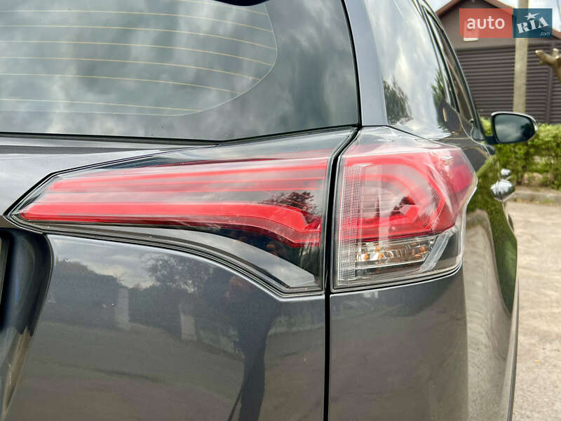 Внедорожник / Кроссовер Toyota RAV4 2017 в Днепре