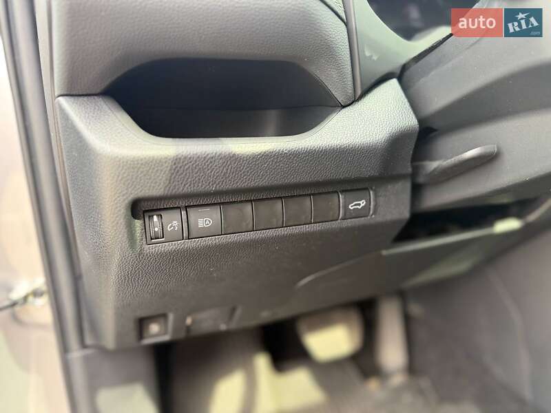 Позашляховик / Кросовер Toyota RAV4 2024 в Києві