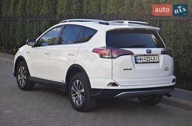 Позашляховик / Кросовер Toyota RAV4 2016 в 