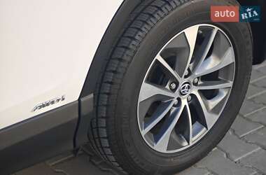 Позашляховик / Кросовер Toyota RAV4 2016 в 