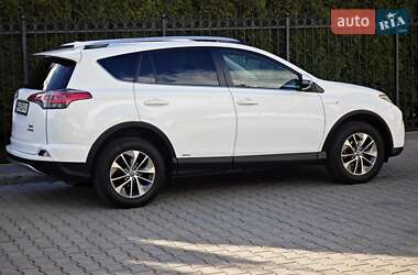 Позашляховик / Кросовер Toyota RAV4 2016 в 