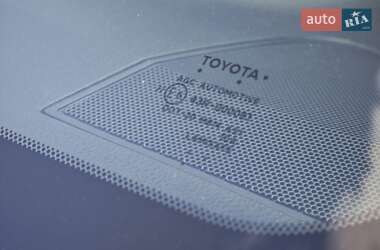 Позашляховик / Кросовер Toyota RAV4 2016 в 