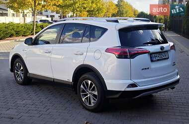 Позашляховик / Кросовер Toyota RAV4 2016 в 