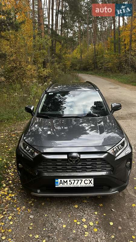 Позашляховик / Кросовер Toyota RAV4 2020 в Житомирі