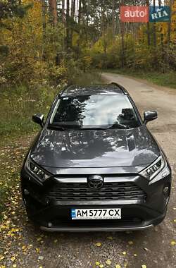 Внедорожник / Кроссовер Toyota RAV4 2020 в 
