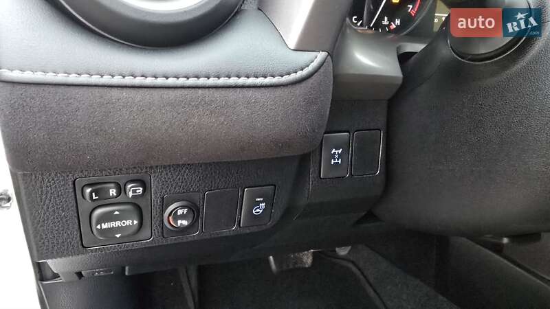 Позашляховик / Кросовер Toyota RAV4 2016 в Прилуках