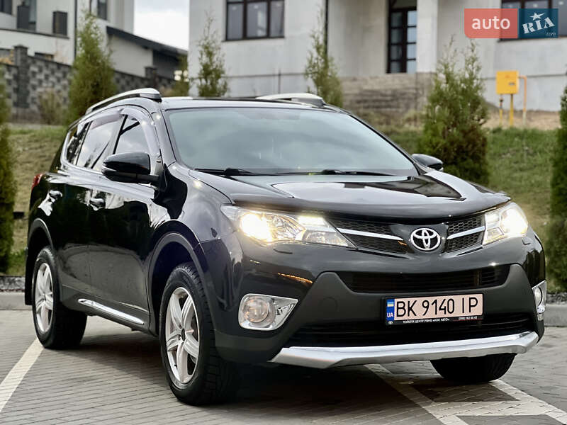 Внедорожник / Кроссовер Toyota RAV4 2014 в Ровно