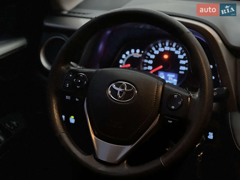 Внедорожник / Кроссовер Toyota RAV4 2014 в Ровно