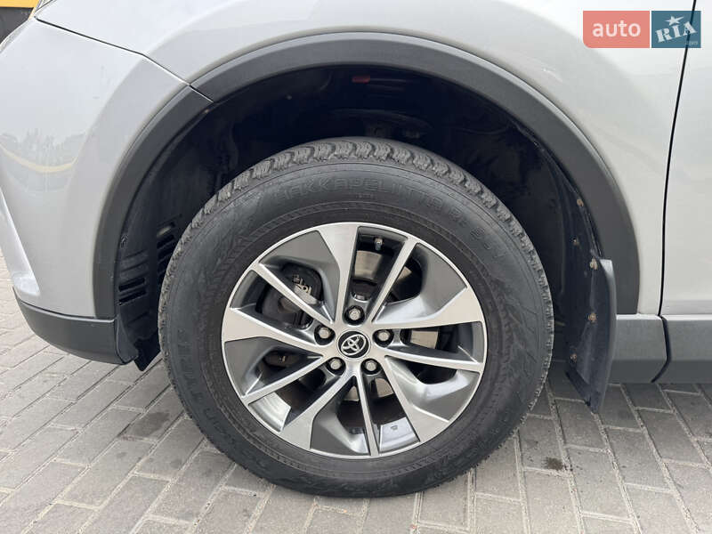 Позашляховик / Кросовер Toyota RAV4 2018 в Дніпрі
