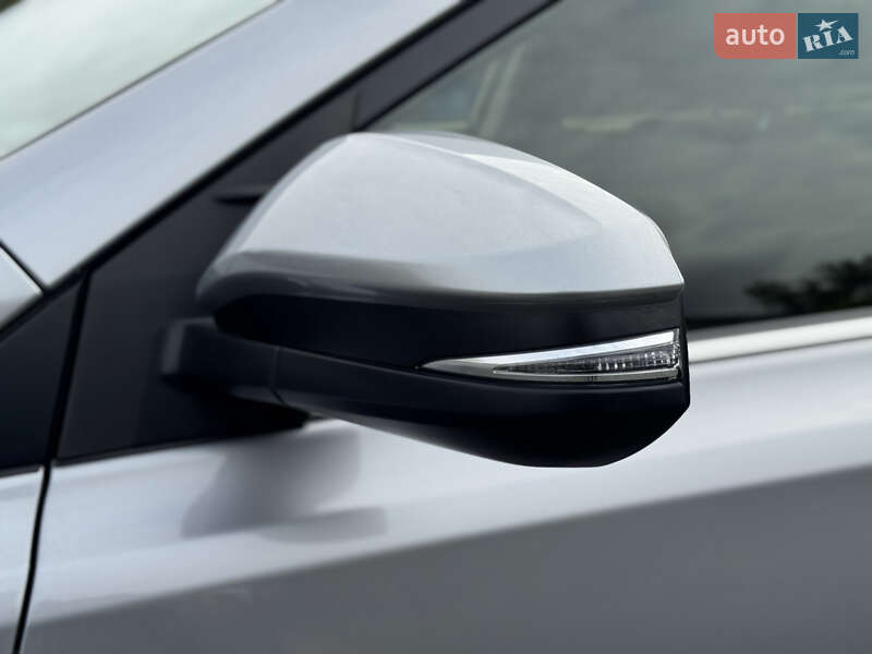 Позашляховик / Кросовер Toyota RAV4 2018 в Дніпрі