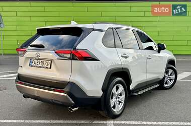 Внедорожник / Кроссовер Toyota RAV4 2019 в 