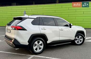 Внедорожник / Кроссовер Toyota RAV4 2019 в 