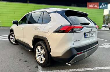 Внедорожник / Кроссовер Toyota RAV4 2019 в 