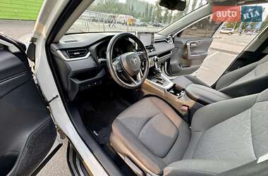 Внедорожник / Кроссовер Toyota RAV4 2019 в 