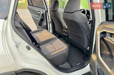 Внедорожник / Кроссовер Toyota RAV4 2019 в 