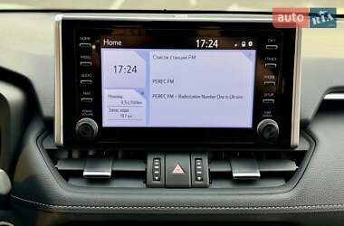 Внедорожник / Кроссовер Toyota RAV4 2019 в 