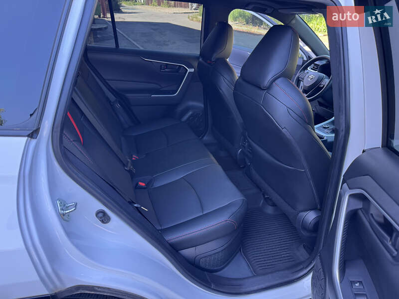 Внедорожник / Кроссовер Toyota RAV4 2021 в Киеве