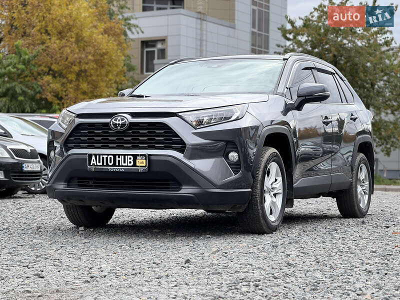 Внедорожник / Кроссовер Toyota RAV4 2021 в Бердичеве
