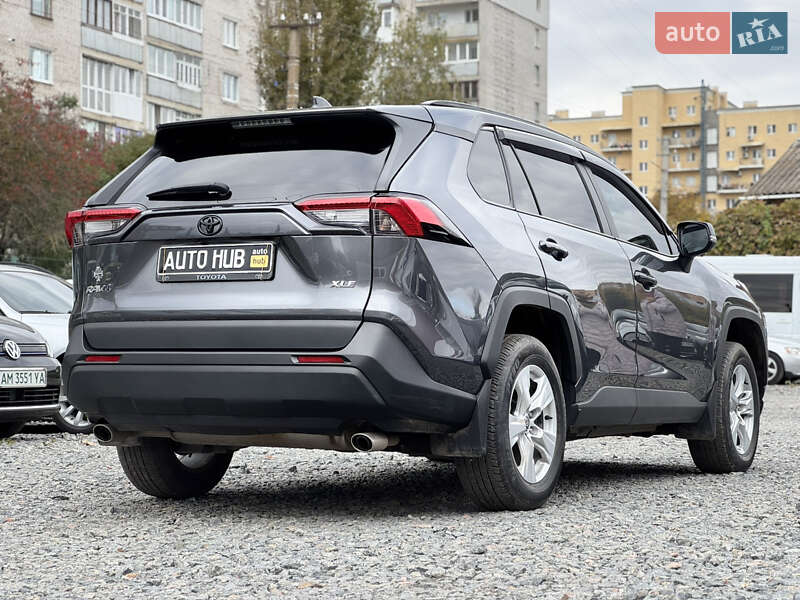 Внедорожник / Кроссовер Toyota RAV4 2021 в Бердичеве