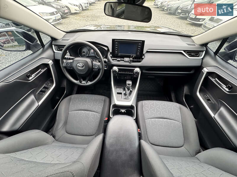 Внедорожник / Кроссовер Toyota RAV4 2021 в Бердичеве