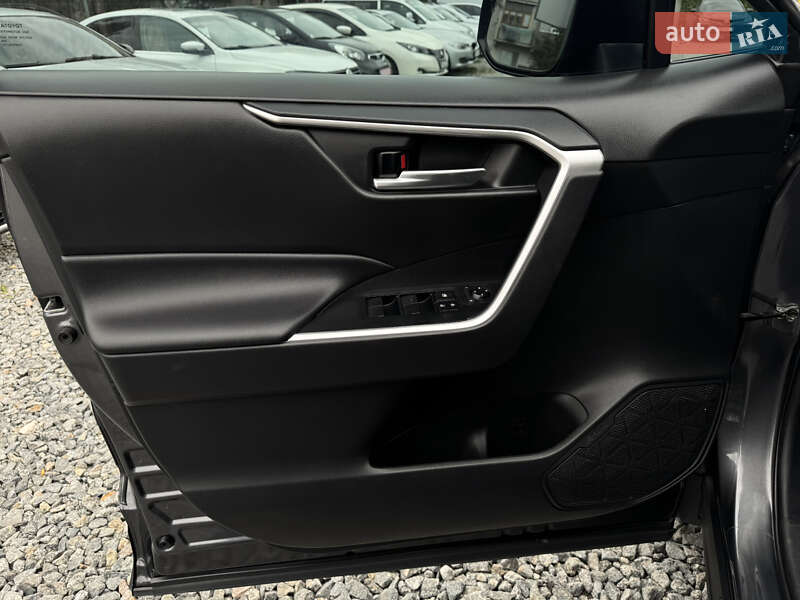 Внедорожник / Кроссовер Toyota RAV4 2021 в Бердичеве