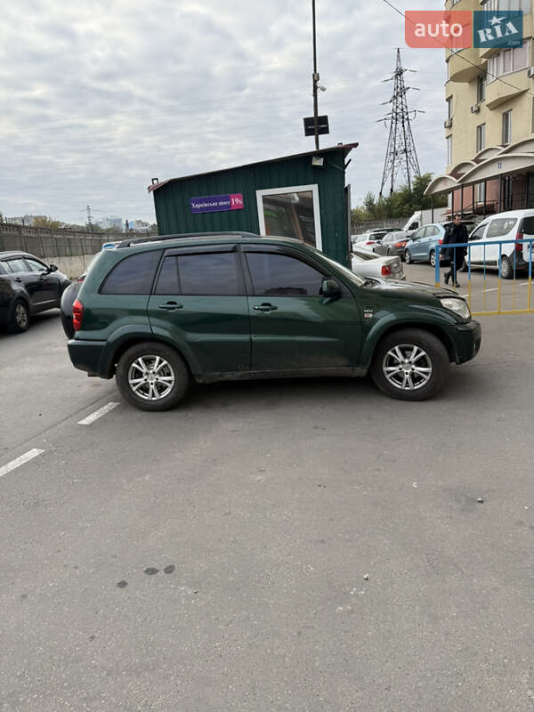 Внедорожник / Кроссовер Toyota RAV4 2004 в Киеве