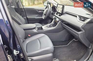 Позашляховик / Кросовер Toyota RAV4 2023 в 