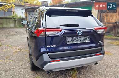 Позашляховик / Кросовер Toyota RAV4 2023 в 