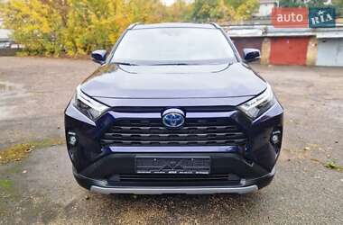 Позашляховик / Кросовер Toyota RAV4 2023 в 
