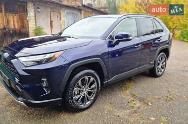 Позашляховик / Кросовер Toyota RAV4 2023 в 