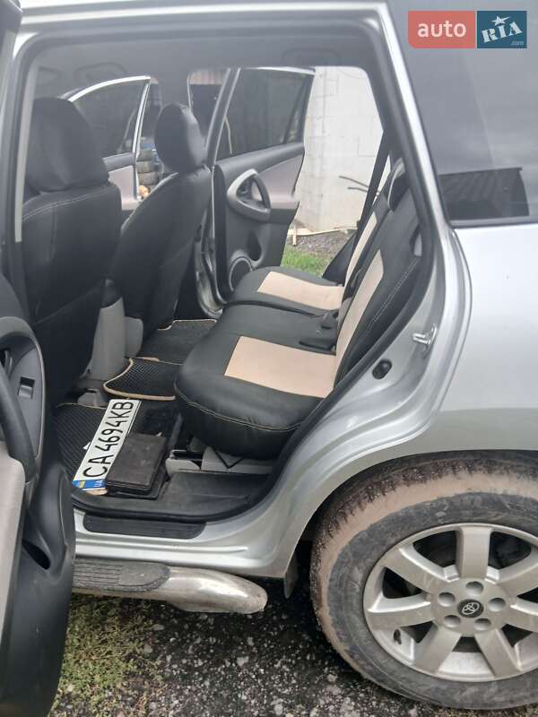 Внедорожник / Кроссовер Toyota RAV4 2007 в Умани