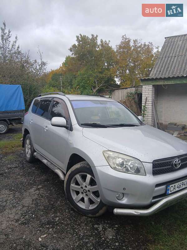 Внедорожник / Кроссовер Toyota RAV4 2007 в 