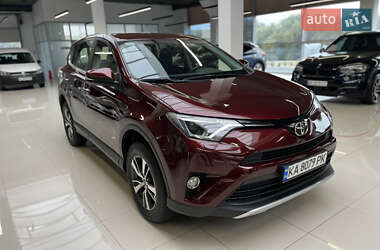 Внедорожник / Кроссовер Toyota RAV4 2017 в Хмельницком