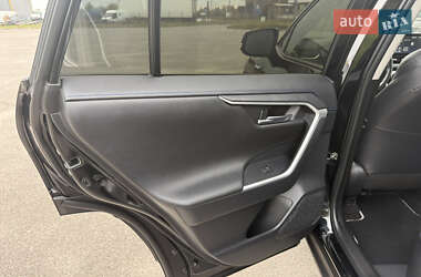 Внедорожник / Кроссовер Toyota RAV4 2021 в 