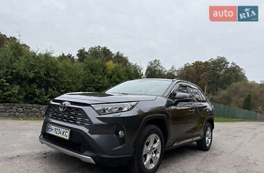 Внедорожник / Кроссовер Toyota RAV4 2019 в 