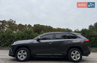 Внедорожник / Кроссовер Toyota RAV4 2019 в 