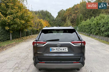 Внедорожник / Кроссовер Toyota RAV4 2019 в 