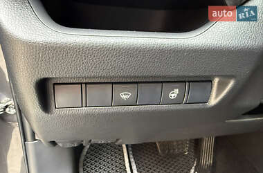 Внедорожник / Кроссовер Toyota RAV4 2019 в 