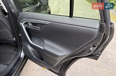 Внедорожник / Кроссовер Toyota RAV4 2019 в 